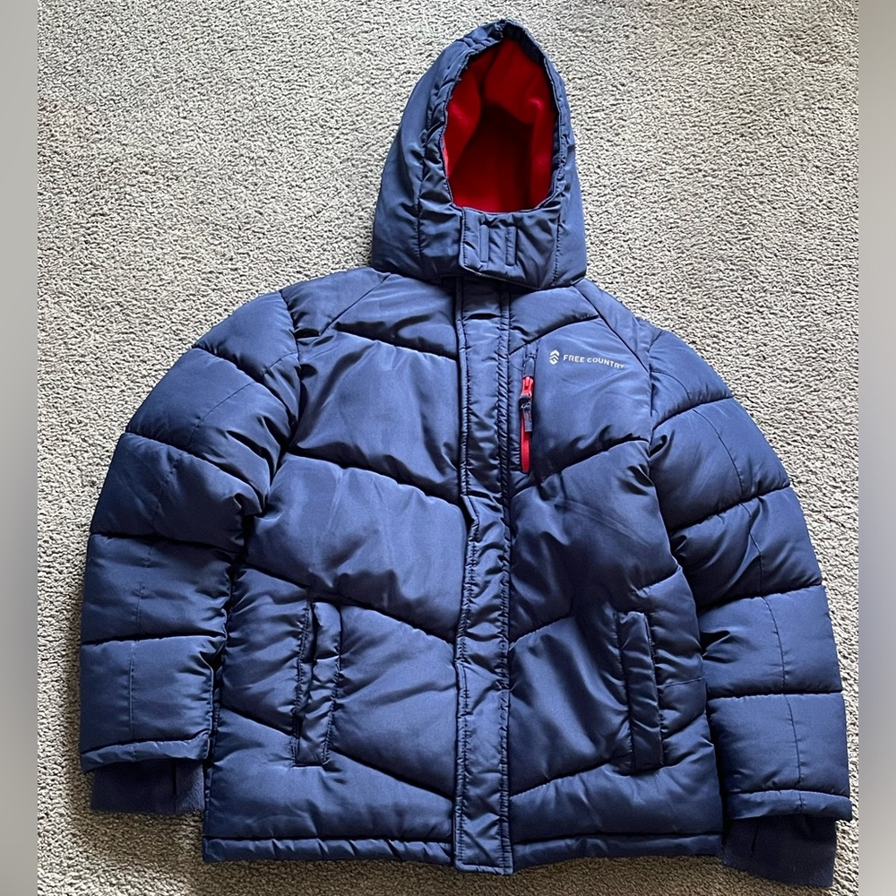 FREE COUNTRY BOYS NAVY PUFFER COAT. Size M (10/12).